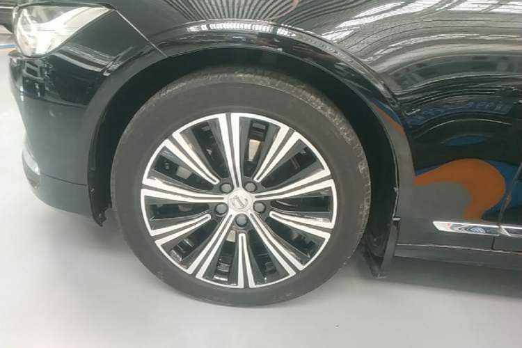 Used Volvo S90 2021 B5 Zhiyuan Luxury Edition Left Front Wheel Hub