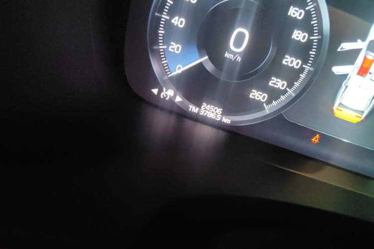 Used Volvo S90 2021 B5 Zhiyi Luxury Edition Odometer Close Up