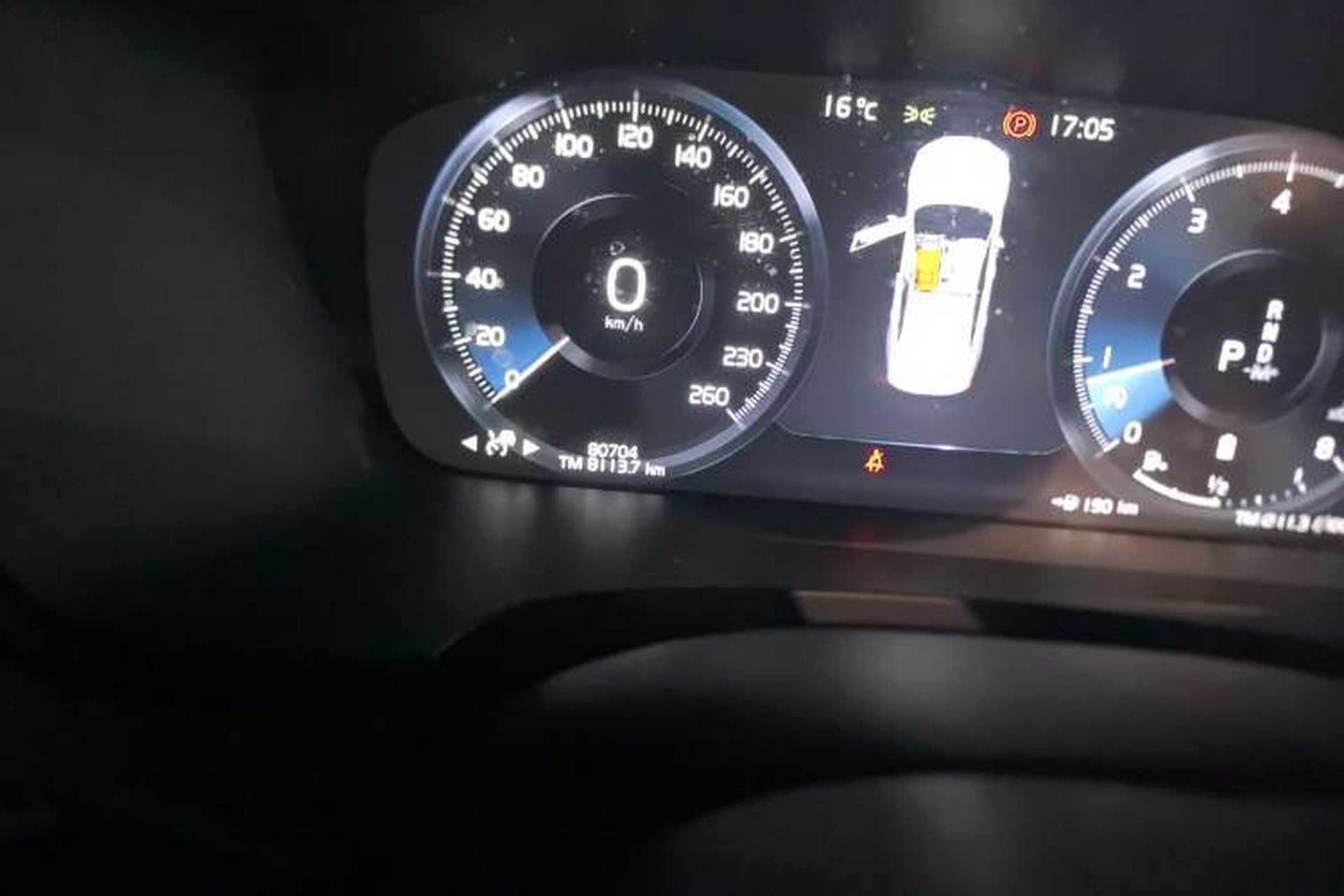 Used Volvo S90 2021 B5 Zhiyi Luxury Edition Odometer Close Up