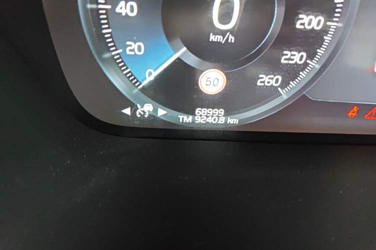 Used Volvo S90 2021 B5 Zhiyuan Luxury Edition Odometer Close Up