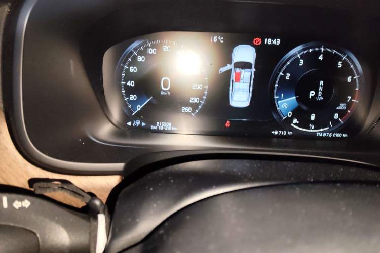 Used Volvo S90 2021 B5 Zhiyi Luxury Edition Odometer Close Up