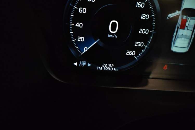 Used Volvo S90 2021 B5 Zhiyi Luxury Edition Odometer Close Up