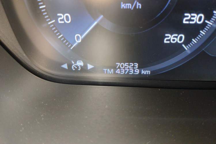 Used Volvo S90 2021 B5 Zhiyi Luxury Edition Odometer Close Up