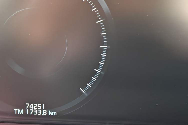 Used Volvo S90 2021 B5 Zhiyi Luxury Edition Odometer Close Up