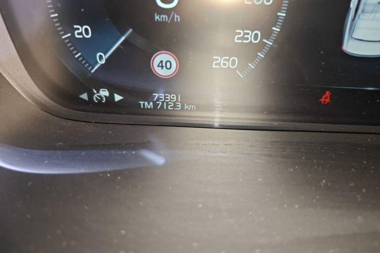 Used Volvo S90 2021 B5 Zhiyuan Luxury Edition Odometer Close Up