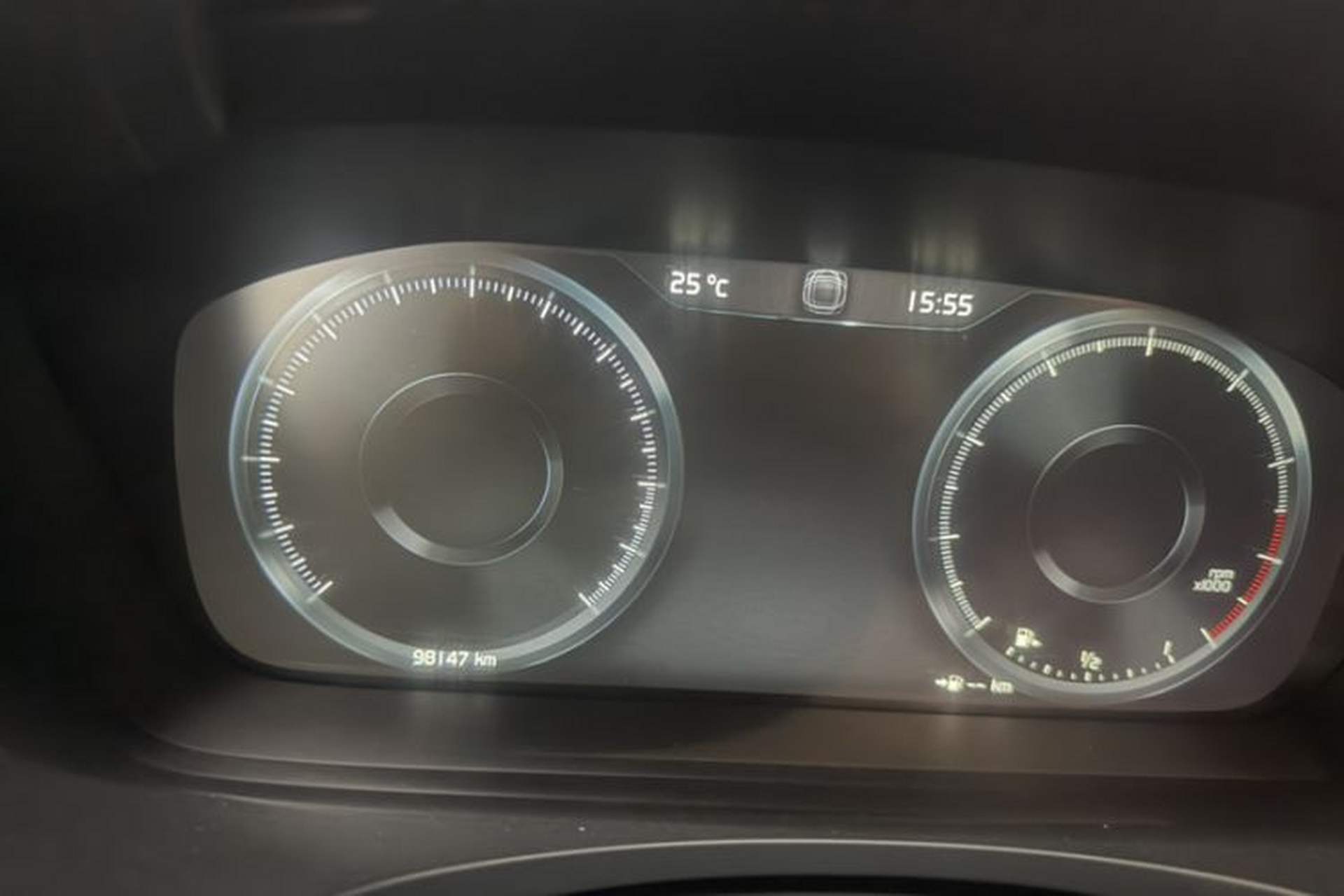 Used Volvo S90 2021 B5 Zhiyi Luxury Edition Odometer Close Up