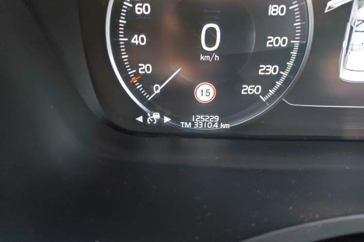 Used Volvo S90 2021 B5 Zhiyuan Luxury Edition Odometer Close Up