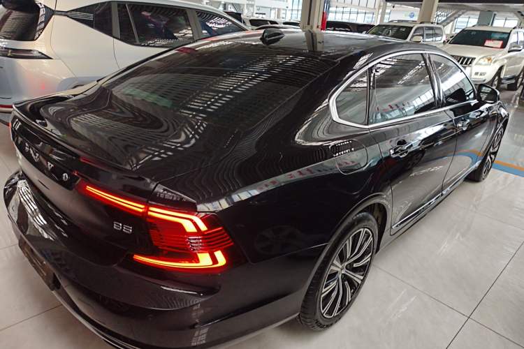 Used Volvo S90 2021 B5 Zhiyi Luxury Edition Rear Right 45 Deg