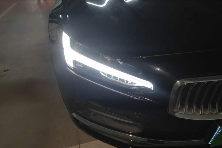 Used Volvo S90 2021 B5 Zhiyuan Luxury Edition Right Front Headlight