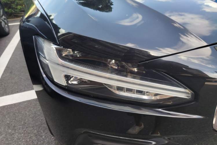 Used Volvo S90 2021 B5 Zhiyuan Luxury Edition Right Front Headlight
