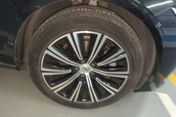 Used Volvo S90 2021 B5 Zhiyuan Luxury Edition Right Front Wheel Hub