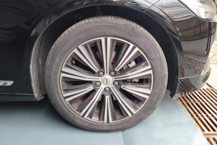 Used Volvo S90 2021 B5 Zhiyuan Luxury Edition Right Front Wheel Hub