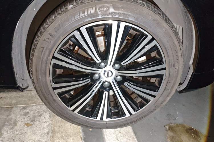 Used Volvo S90 2021 B5 Zhiyuan Luxury Edition Right Front Wheel Hub