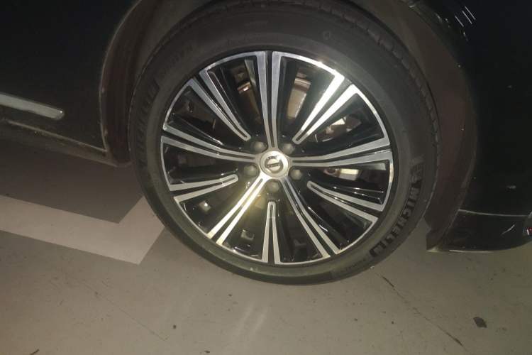 Used Volvo S90 2021 B5 Zhiyuan Luxury Edition Right Front Wheel Hub