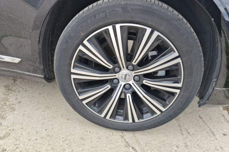 Used Volvo S90 2021 B5 Zhiyuan Luxury Edition Right Front Wheel Hub