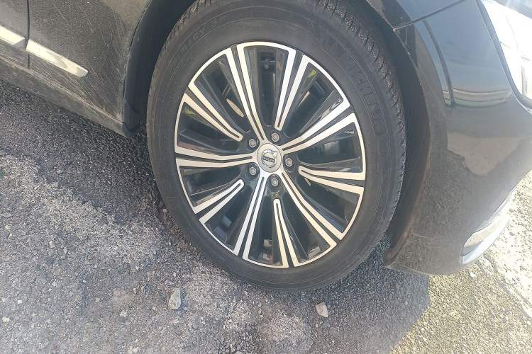 Used Volvo S90 2021 B5 Zhiyi Luxury Edition Right Front Wheel Hub