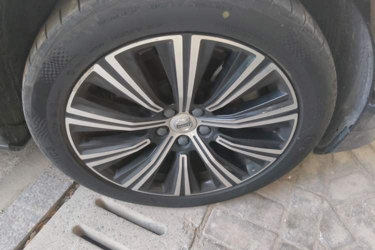 Used Volvo S90 2021 B5 Zhiyi Luxury Edition Right Front Wheel Hub