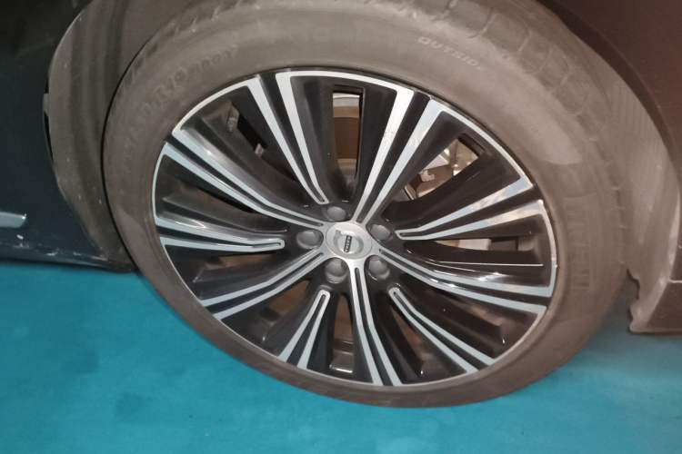 Used Volvo S90 2021 B5 Luxury Smart Edition Right Front Wheel Hub