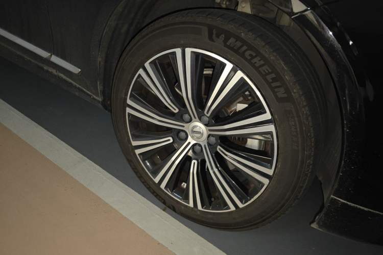 Used Volvo S90 2021 B5 Zhiyuan Luxury Edition Right Front Wheel Hub