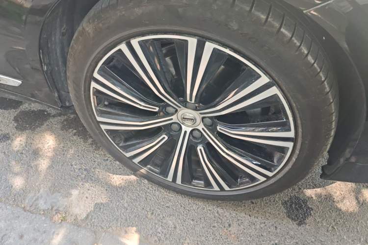 Used Volvo S90 2021 B5 Luxury Smart Edition Right Front Wheel Hub