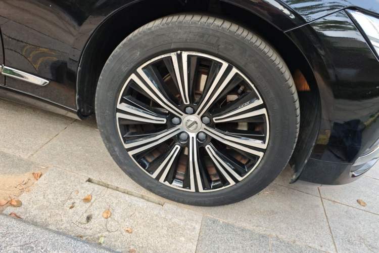 Used Volvo S90 2021 B5 Zhiyuan Luxury Edition Right Front Wheel Hub