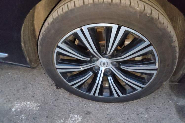 Used Volvo S90 2021 B5 Zhiyi Luxury Edition Right Front Wheel Hub