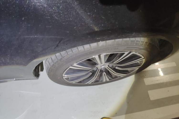 Used Volvo S90 2021 B5 Zhiyuan Luxury Edition Right Front Wheel Hub
