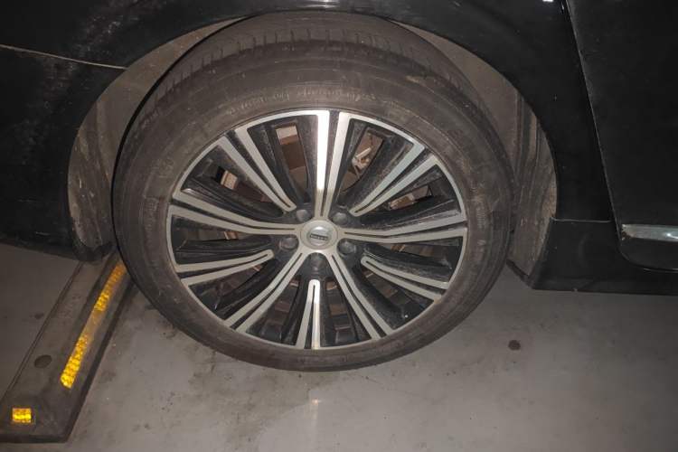 Used Volvo S90 2021 B5 Zhiyi Luxury Edition Right Front Wheel Hub