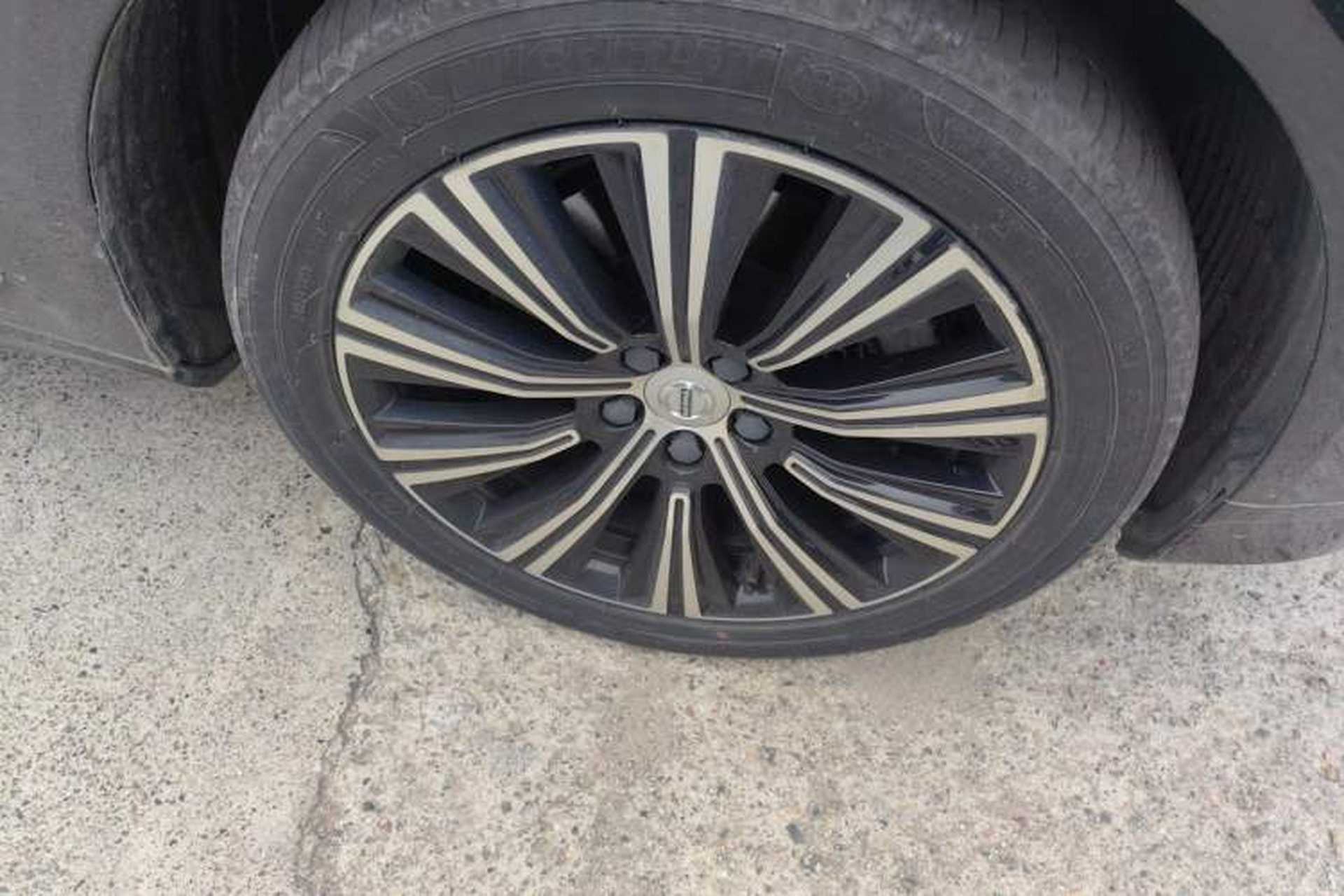 Used Volvo S90 2021 B5 Zhiyi Luxury Edition Right Front Wheel Hub