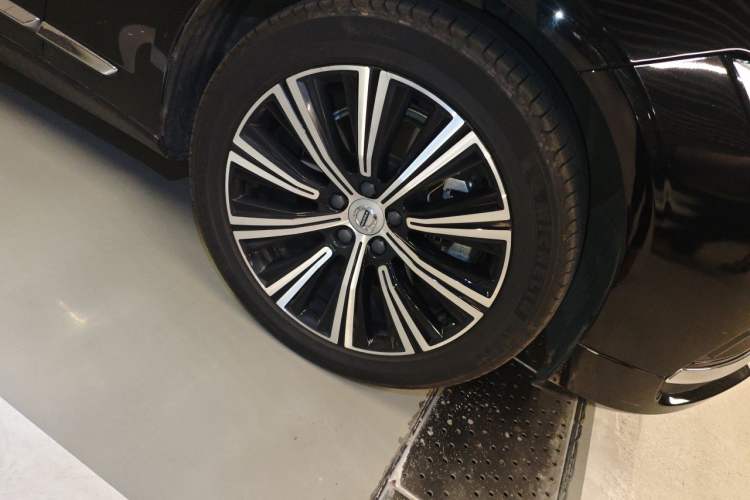 Used Volvo S90 2021 B5 Zhiyi Luxury Edition Right Front Wheel Hub