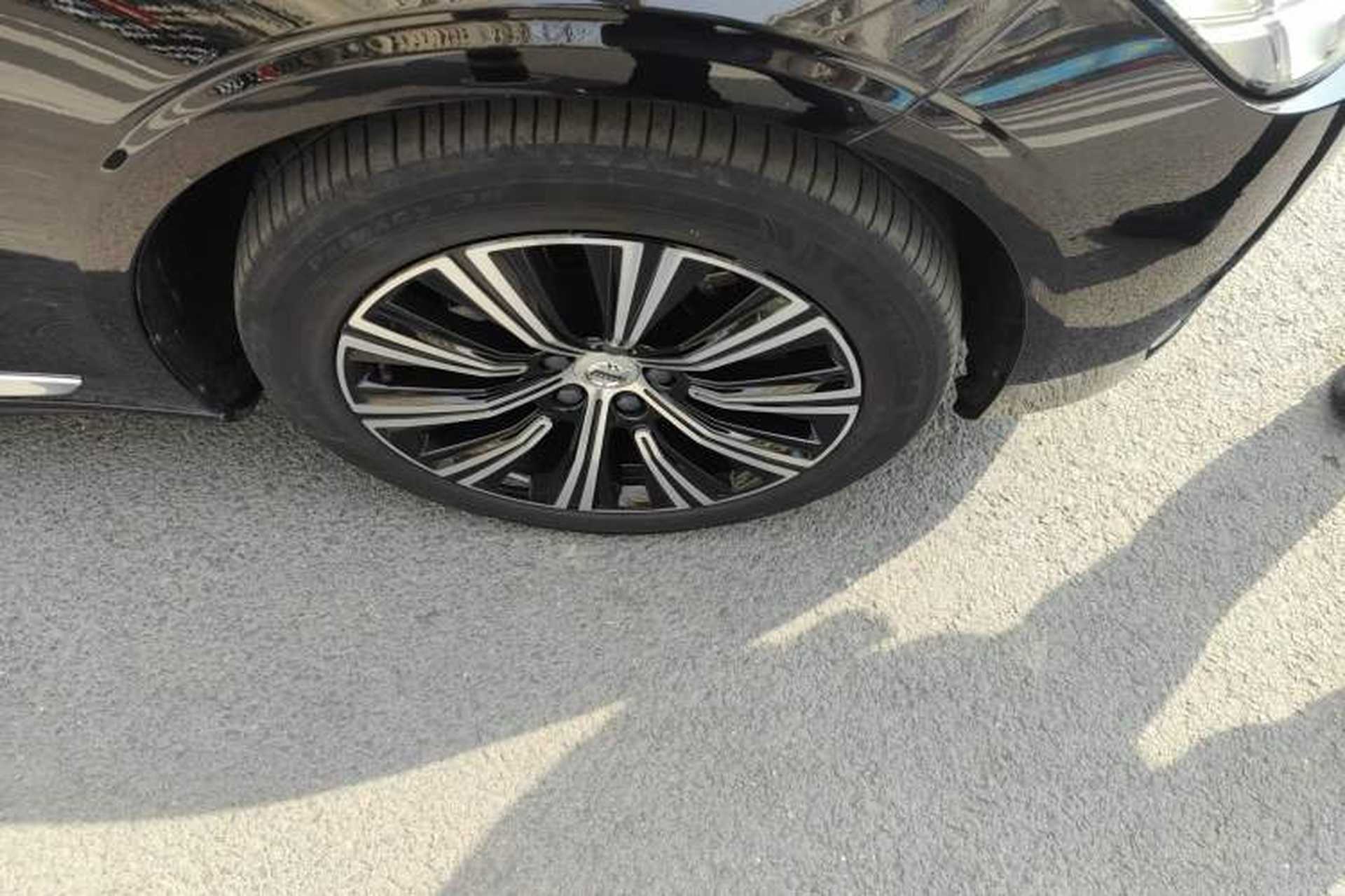 Used Volvo S90 2021 B5 Zhiyuan Luxury Edition Right Front Wheel Hub