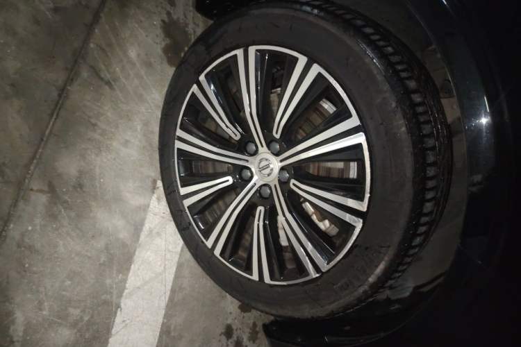 Used Volvo S90 2021 B5 Zhiyi Luxury Edition Right Front Wheel Hub