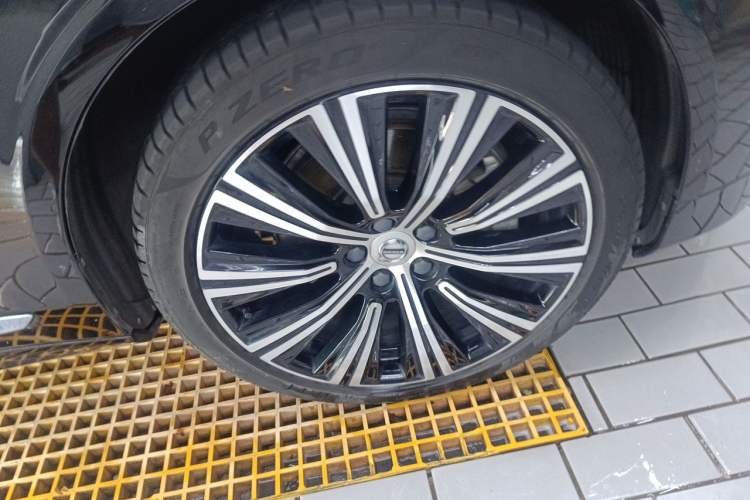 Used Volvo S90 2021 B5 Luxury Smart Edition Right Front Wheel Hub