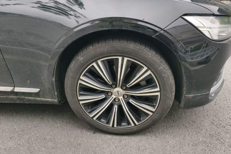 Used Volvo S90 2021 B5 Zhiyi Luxury Edition Right Front Wheel Hub