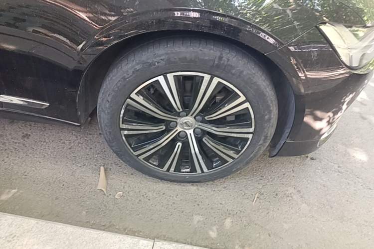 Used Volvo S90 2021 B5 Zhiyi Luxury Edition Right Front Wheel Hub
