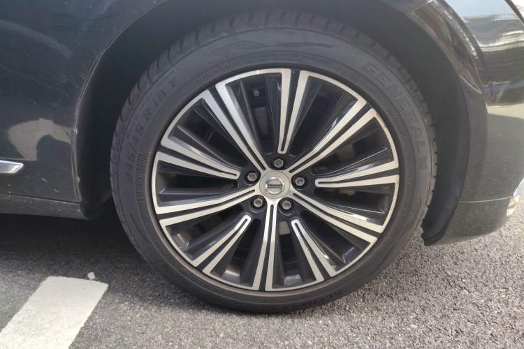 Used Volvo S90 2021 B5 Zhiyuan Luxury Edition Right Front Wheel Hub