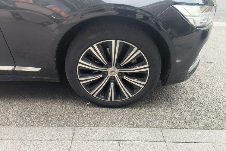 Used Volvo S90 2021 B5 Zhiyuan Luxury Edition Right Front Wheel Hub