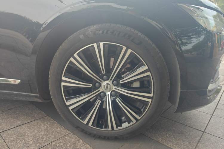Used Volvo S90 2021 B5 Zhiyuan Luxury Edition Right Front Wheel Hub