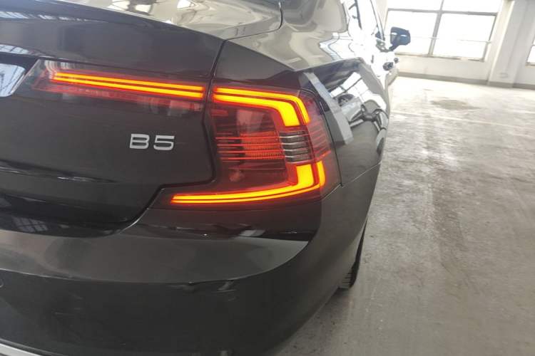 Used Volvo S90 2021 B5 Zhiyi Luxury Edition Right Rear Taillight