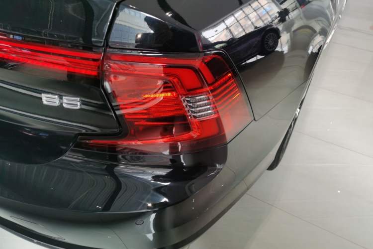 Used Volvo S90 2021 B5 Zhiyi Luxury Edition Right Rear Taillight