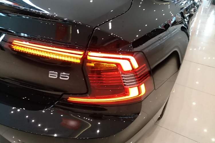 Used Volvo S90 2021 B5 Zhiyuan Luxury Edition Right Rear Taillight