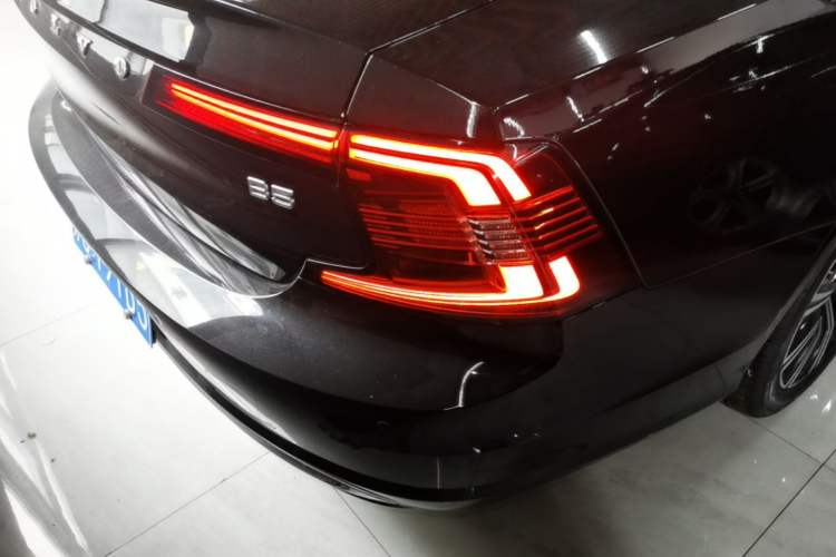 Used Volvo S90 2021 B5 Zhiyi Luxury Edition Right Rear Taillight