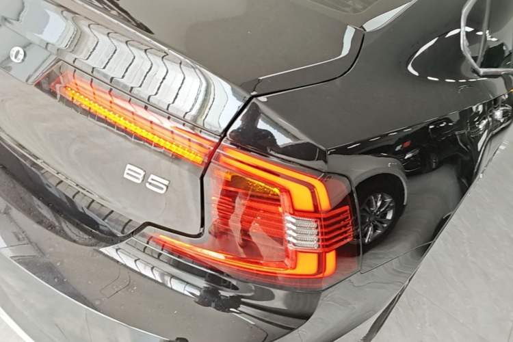 Used Volvo S90 2021 B5 Zhiyuan Luxury Edition Right Rear Taillight