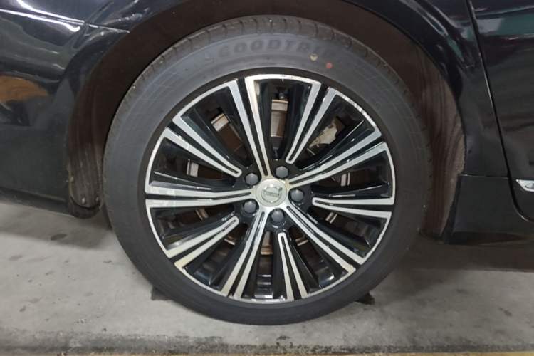 Used Volvo S90 2021 B5 Zhiyi Luxury Edition Right Rear Wheel Hub