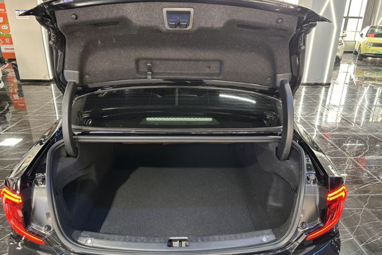 Used Volvo S90 2021 B5 Zhiyi Luxury Edition Trunk