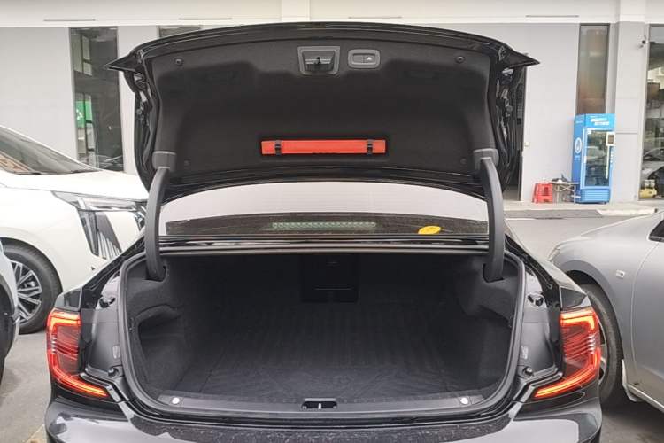 Used Volvo S90 2021 B5 Zhiyi Luxury Edition Trunk