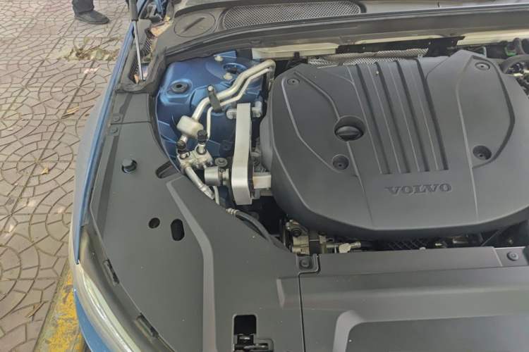 Used Volvo S90 2021 B5 Zhiyi Sport Edition Engine Bay Right