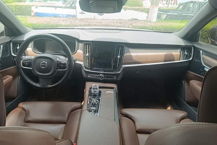 Used Volvo S90 2021 B5 Zhiyuan Luxury Edition Center Console