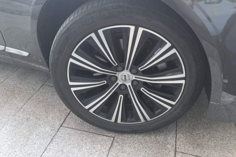 Used Volvo S90 2021 B5 Zhiyi Luxury Edition Right Front Wheel Hub