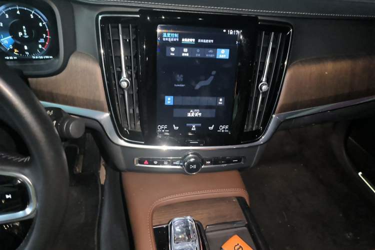 Used Volvo S90 2021 B5 Luxury Smart Edition Audio And AC Panel